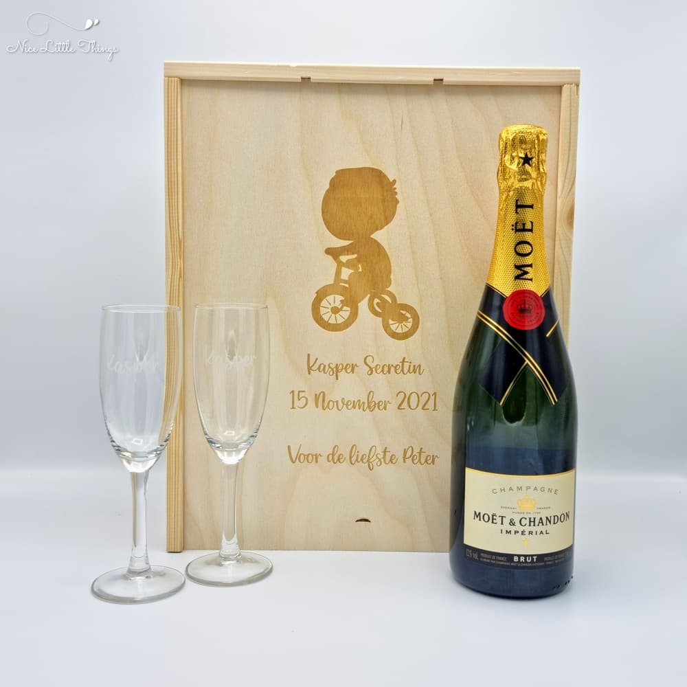Champagnekist met flutes