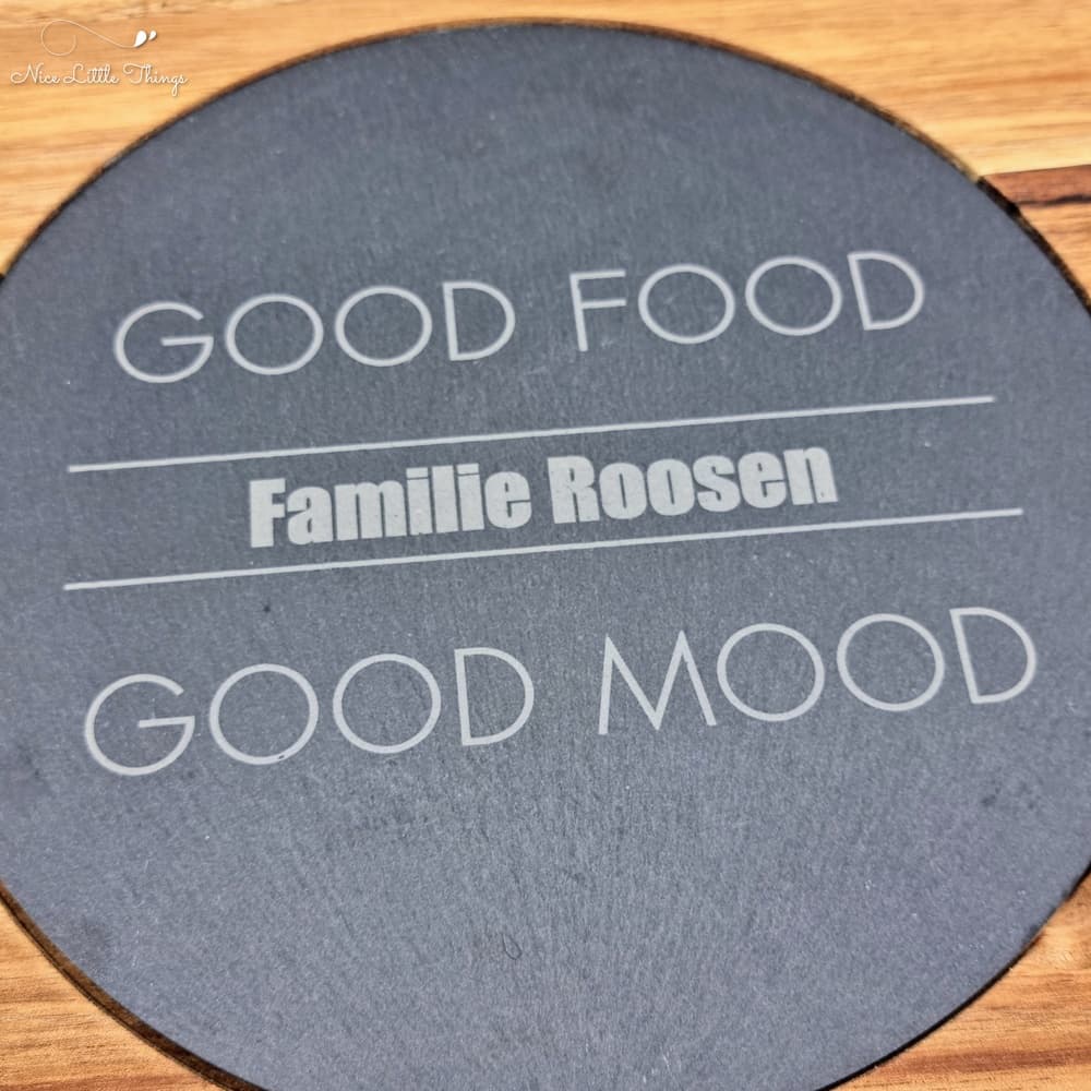 Leisteen serveerplateau met houten plank en mes